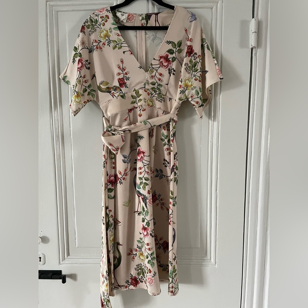 Tea-length floral dress with whimsical, floral print, size 0P
